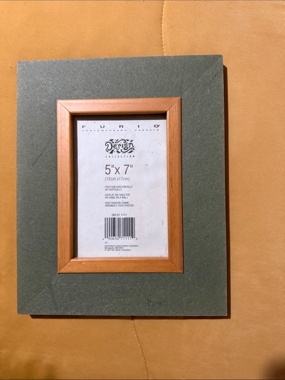 Two-Tone 5x7 Picture Frame in Green and Light Wood